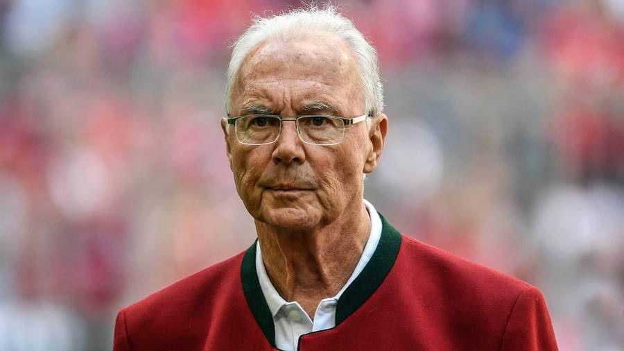 Franz Beckenbauer là cựu cầu thủ và huấn luyện viên nổi tiếng